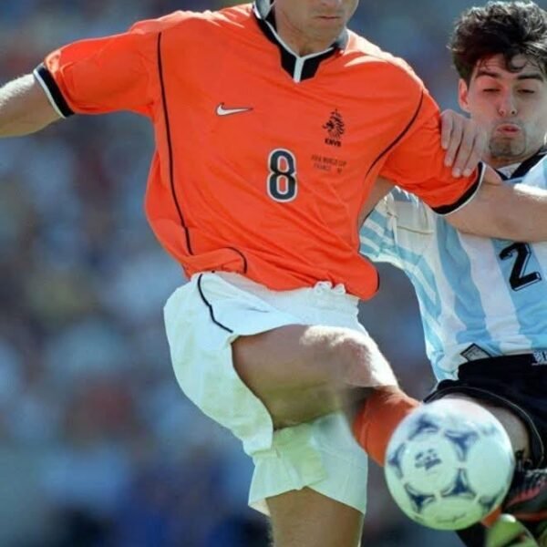 Bergkamp 8 Netherlands Home Shirt 2000 – Euro Edition